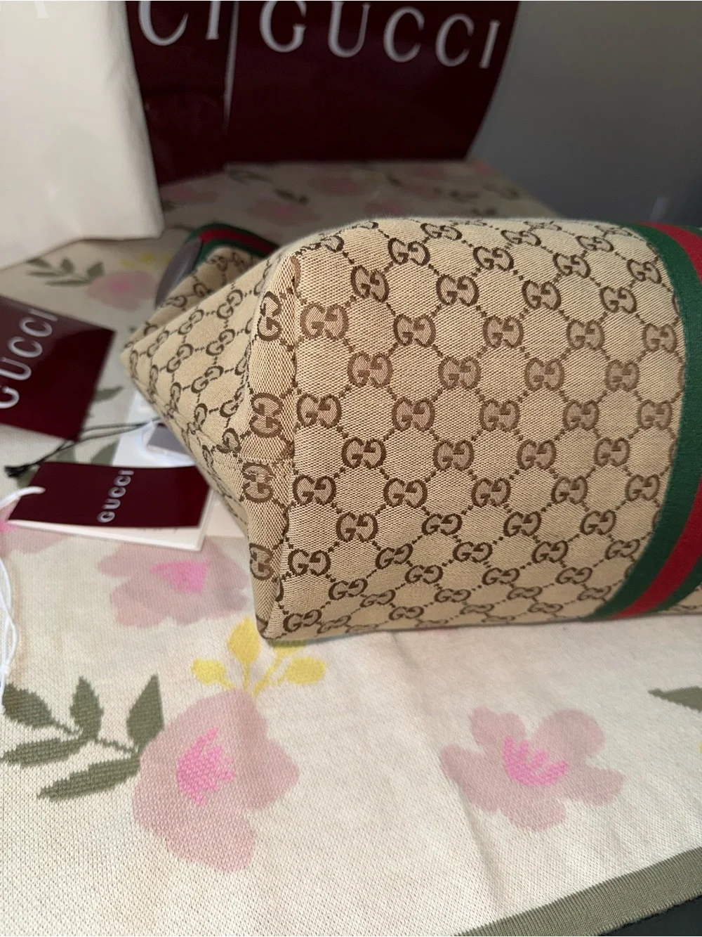 Authentic Gucci Giglio large GG canvas tote bag with with detachable pouch. - Picture 8 of 17